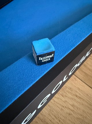 Mesa de billar pequeña con accesorios