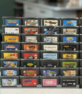 Expositor 32 cartuchos Game Boy Advance
