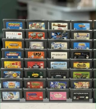 Expositor 32 cartuchos Game Boy Advance