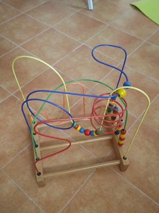 Juguete laberinto de cuentas de madera