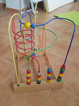 Juguete laberinto de cuentas de madera
