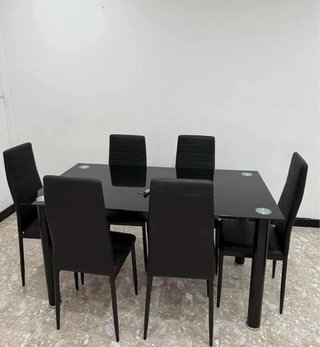 Mesa de comedor cristal y metal negra