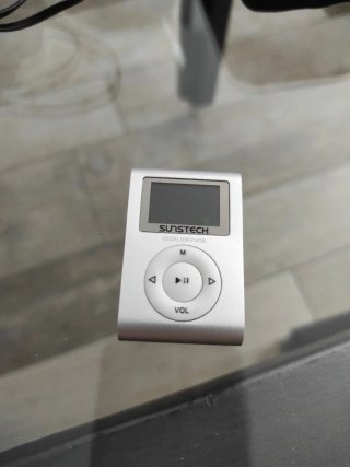 Reproductor MP3 Sunstech 4GB Plata
