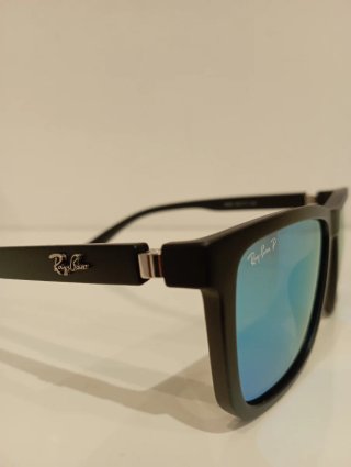 Gafas de sol negras con lentes polarizadas