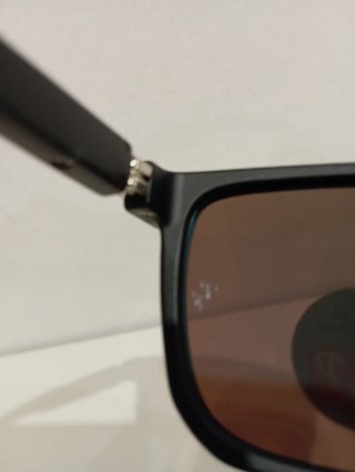 Gafas de sol negras con lentes polarizadas