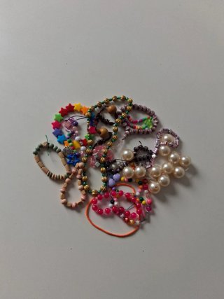 Lote de abalorios y collares