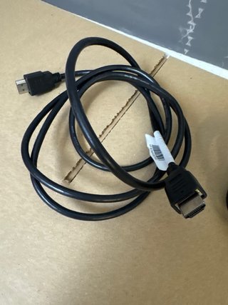 Apple TV 4a gen. con mando y cables