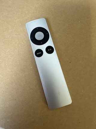 Apple TV 4a gen. con mando y cables