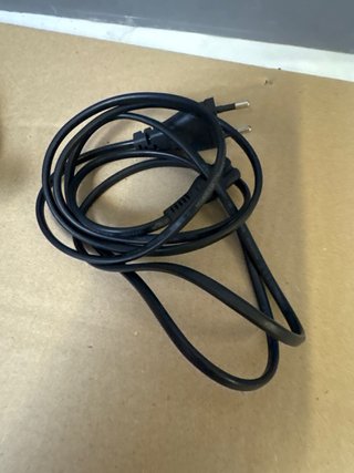 Apple TV 4a gen. con mando y cables