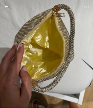 Bolso de fiesta dorado con pedrería