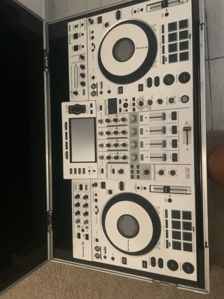 Pioneer XDJ-XZ White Limited + 2 Technics 1200