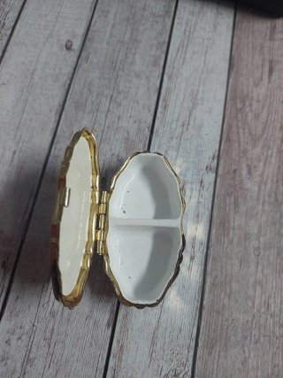 Pastillero vintage floral