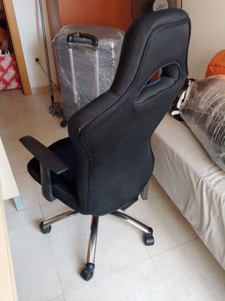 Silla de escritorio ergonómica azul y negra
