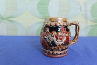 Taza de cerámica decorada. VINTAGE