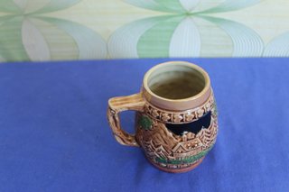 Taza de cerámica decorada. VINTAGE