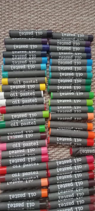 Pasteles de óleo y pinturas acrílicas y otros tipo