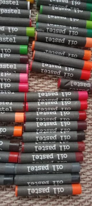 Pasteles de óleo y pinturas acrílicas y otros tipo