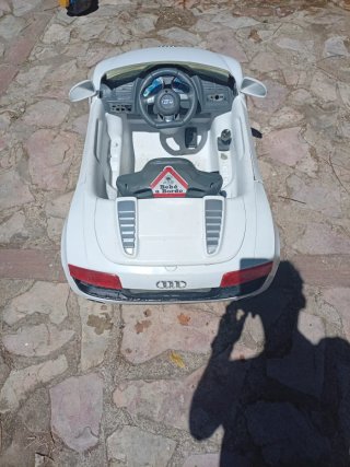 Coche de bateria Audi blanco 2 baterias de 6 v