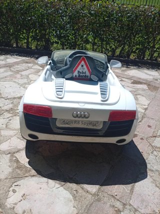 Coche de bateria Audi blanco 2 baterias de 6 v