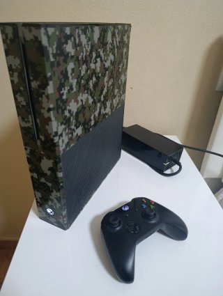 Xbox One 1TB + Mando + Cables