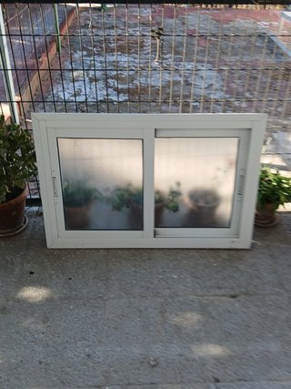 Ventana corredera de baño
