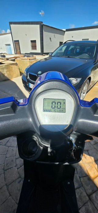 Scooter Eléctrico Azul Veleco