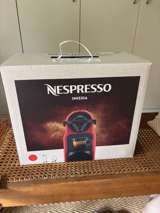 Cafetera Nespresso Inissia Roja