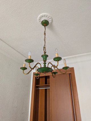 Lámpara araña vintage verde y dorada