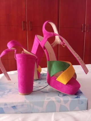 Zapato de tacón fuxia talla 37
