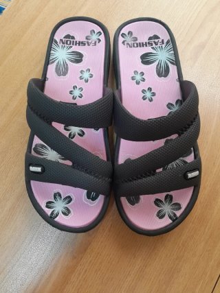 Ciabatte donna con fiori rosa e nero
