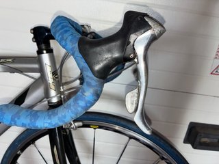 Bicicleta da strada BH in alluminio-carbonio taglia M