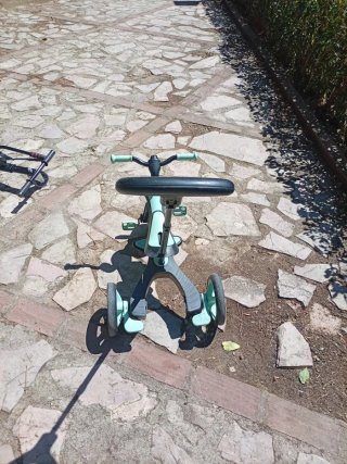 Triciclo Okaidi con manillar marca kinderkraf