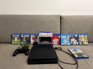 PS4 (PlayStation 4) Negra + Juegos y Mandos