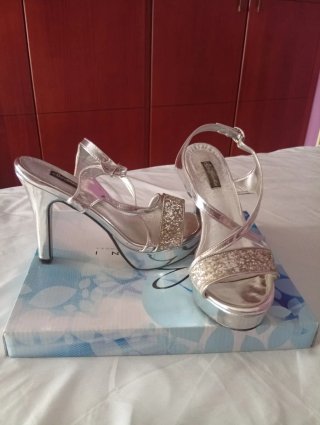 Zapatos de tacón plateados con brillo T37
