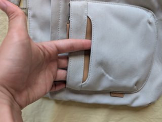 Bolso bandolera Helix beige con varios bolsillos