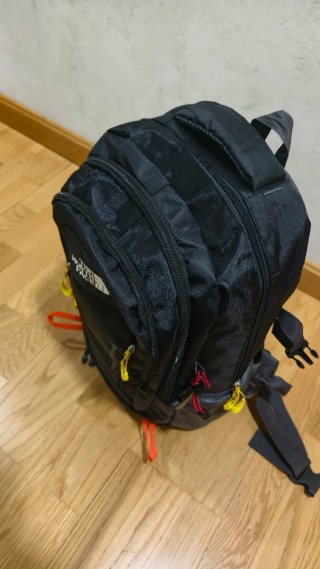 Mochila The North Face 50L Negra/Gris
