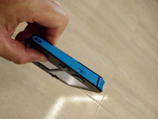 Console Nintendo 2DS nera e blu, ideale per pezzi o riparazione schermi