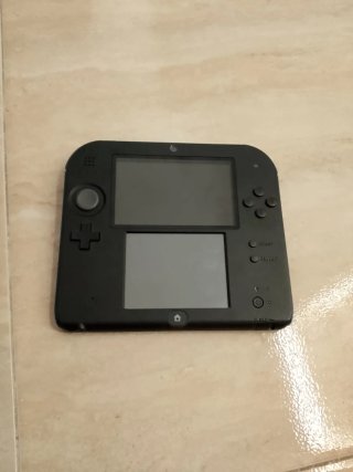 Console Nintendo 2DS nera e blu, ideale per pezzi o riparazione schermi