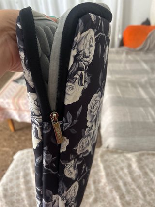 Funda portátil Kinmac flores rosas