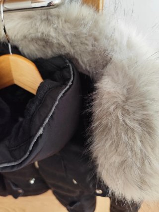 Chaquetón de plumas negro con capucha