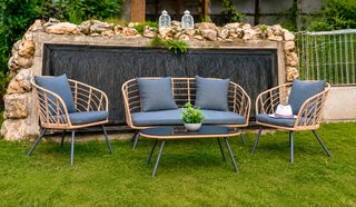 Conjunto exterior de ratán: sofá, 2 butacas y mesa