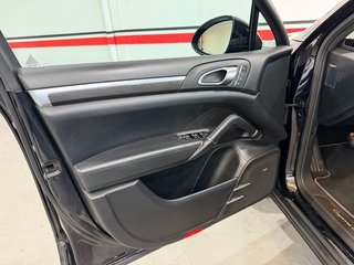Porsche Cayenne Turbo (2012)