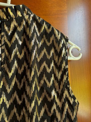 Blusa Shein negra y dorada zig-zag
