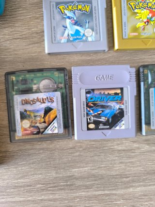 Game Boy Color + Tutti i giochi Pokémon 1a e 2a gen