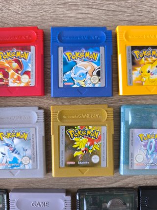 Game Boy Color + Tutti i giochi Pokémon 1a e 2a gen