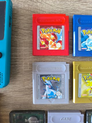 Game Boy Color + Tutti i giochi Pokémon 1a e 2a gen