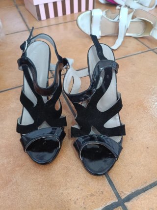 Zapatos de tacón de piel negros