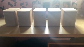 Subwoofer de madera y plata