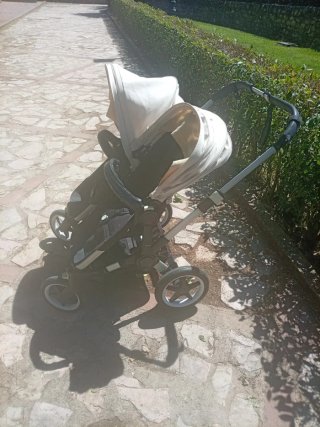 Carro Bugaboo gemelar en buen estado con capacho