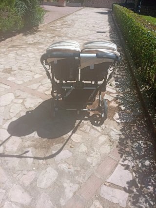 Carro Bugaboo gemelar en buen estado con capacho